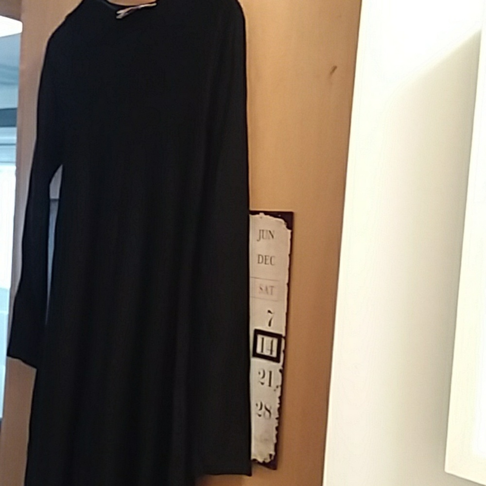 Dress - Picture 3 of 4